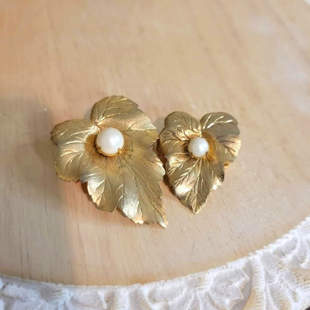 Sarah Coventry Gold Tone Leaf Brooch Set Pair with faux pearls in the center.